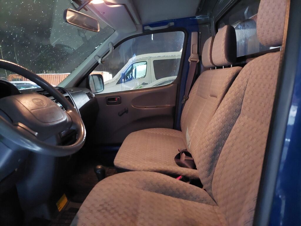 Toyota Hiace 2004 Sininen