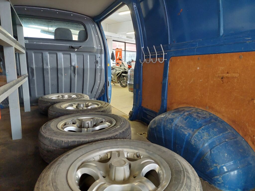 Toyota Hiace 2004 Sininen