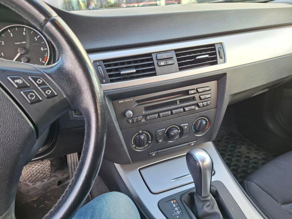BMW 318 2006 Musta
