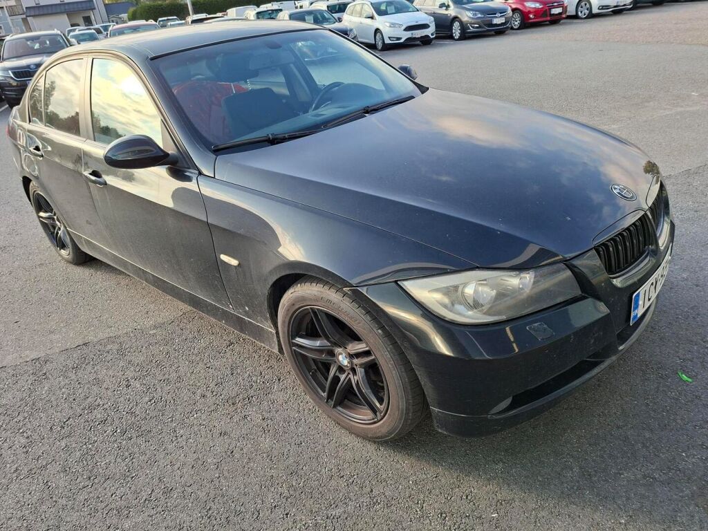 BMW 318 2006 Musta