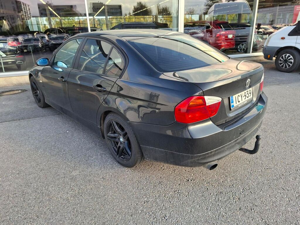 BMW 318 2006 Musta