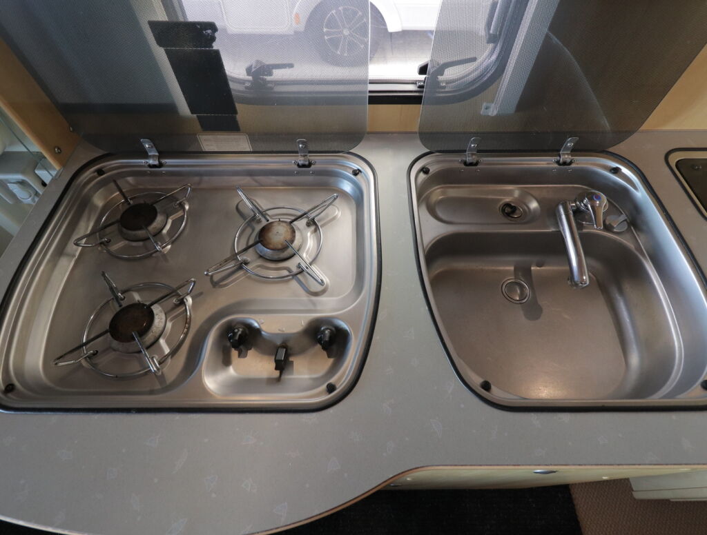 Dethleffs ADVANTAGE A5881 2005 Valkoinen