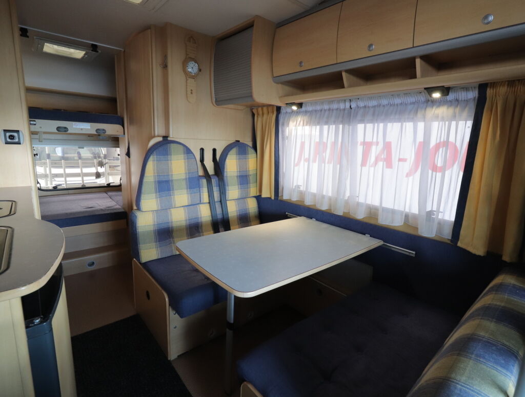 Dethleffs ADVANTAGE A5881 2005 Valkoinen