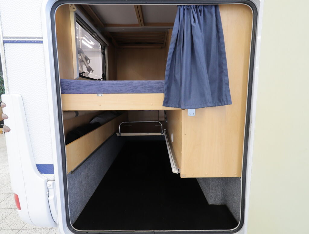 Dethleffs ADVANTAGE A5881 2005 Valkoinen