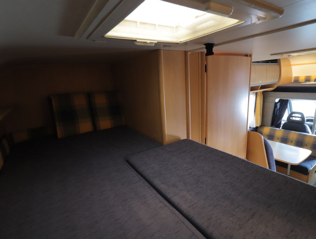 Dethleffs ADVANTAGE A5881 2005 Valkoinen