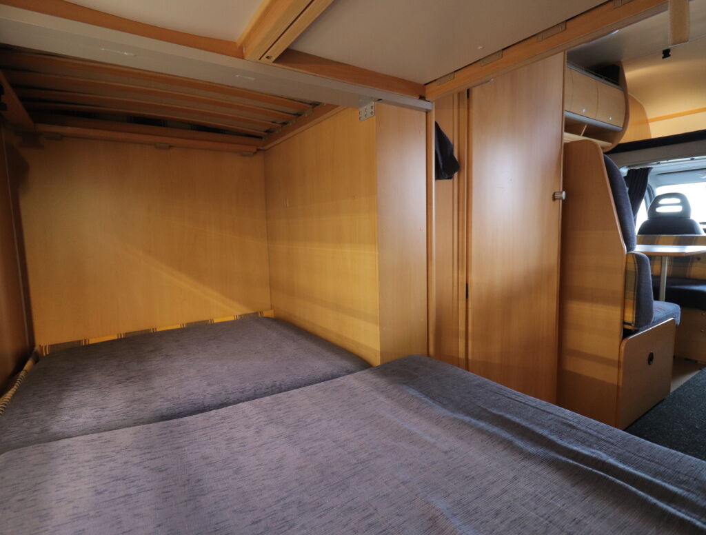 Dethleffs ADVANTAGE A5881 2005 Valkoinen