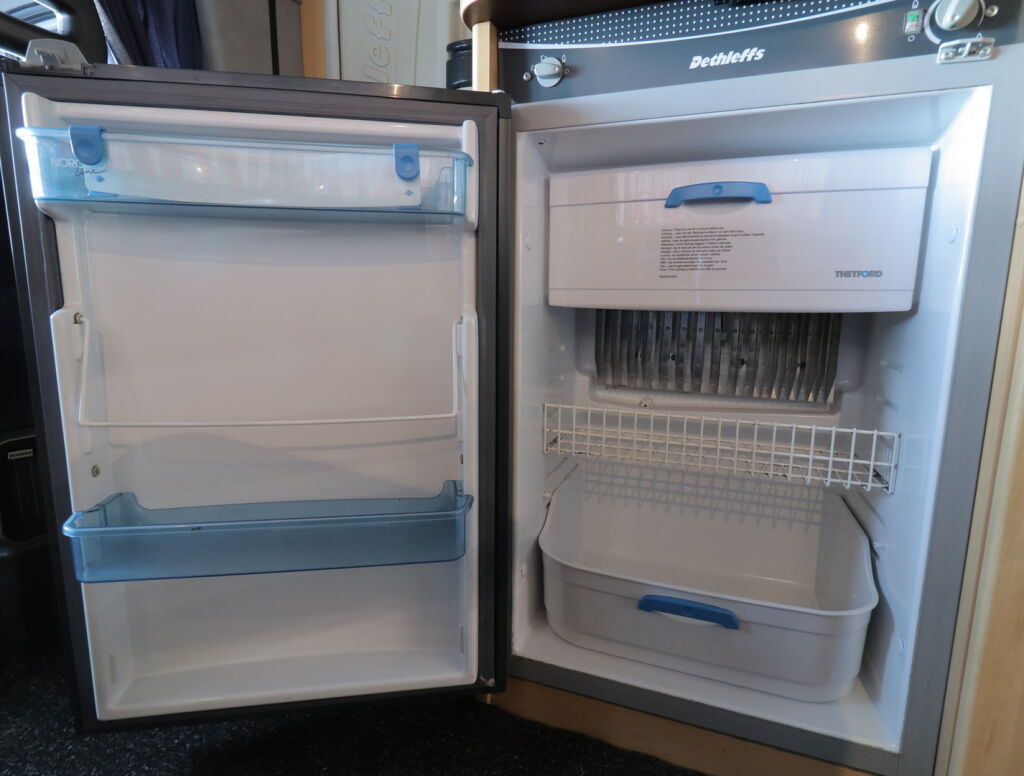 Dethleffs ADVANTAGE A5881 2005 Valkoinen