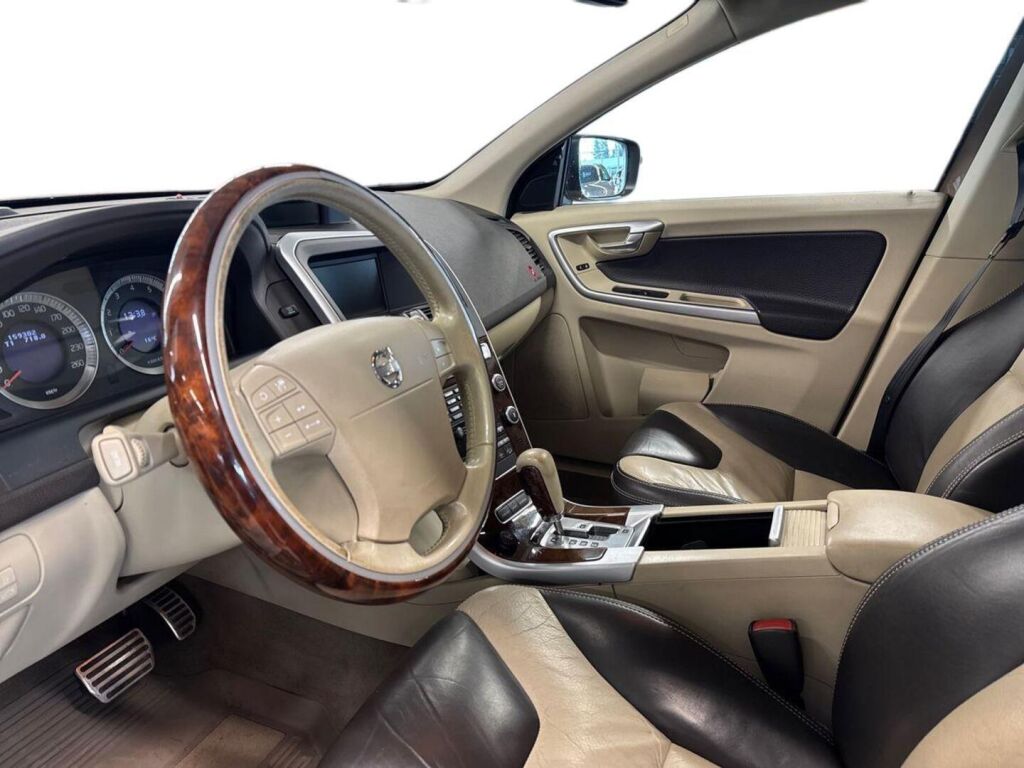 Volvo XC60 2009 Metallinhohto Ruskea (beige)