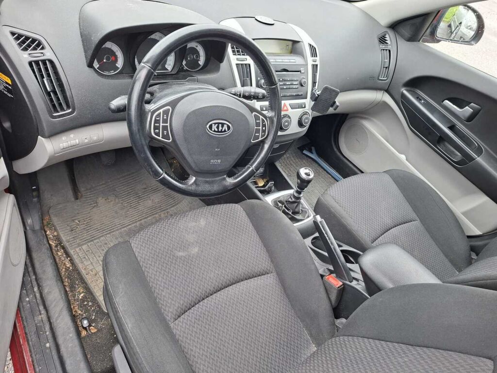 Kia Ceed 2009 Punainen