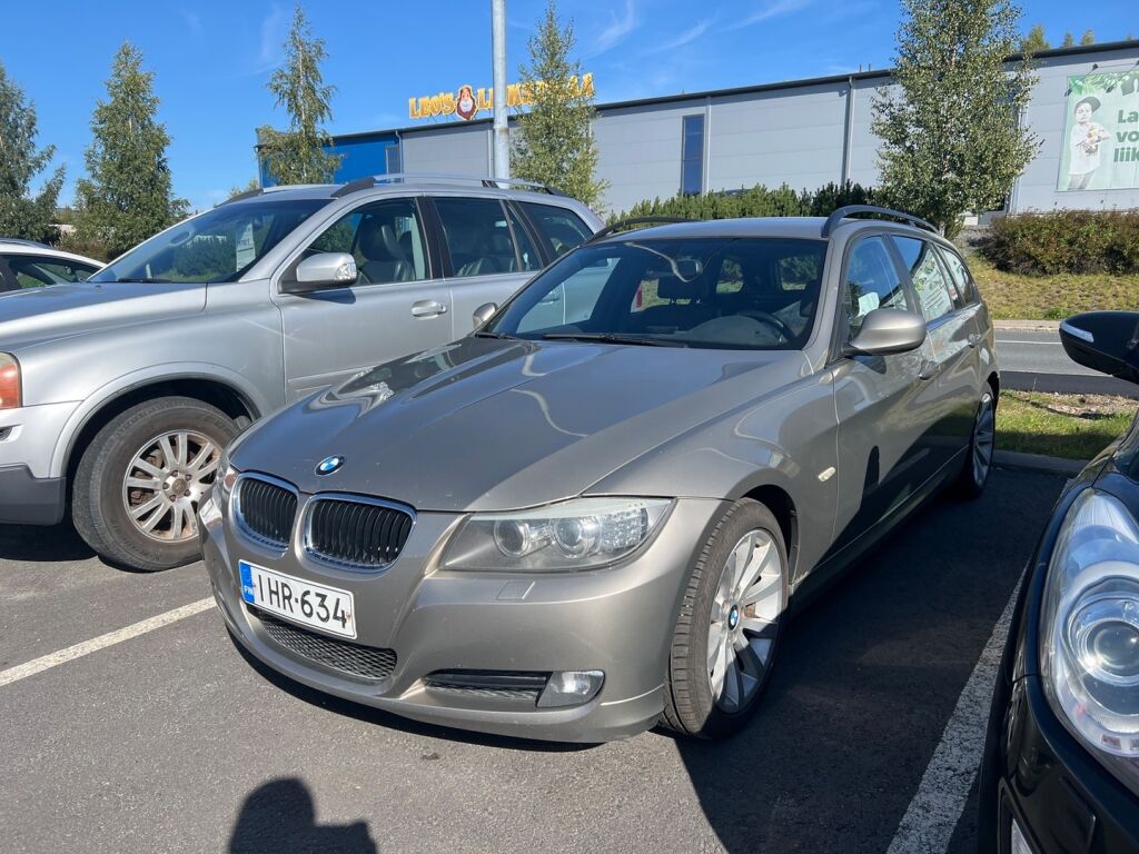 BMW 320 2009 Ruskea (beige)