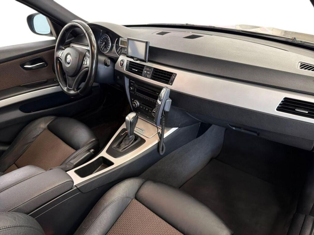 BMW 320 2009 Ruskea (beige)
