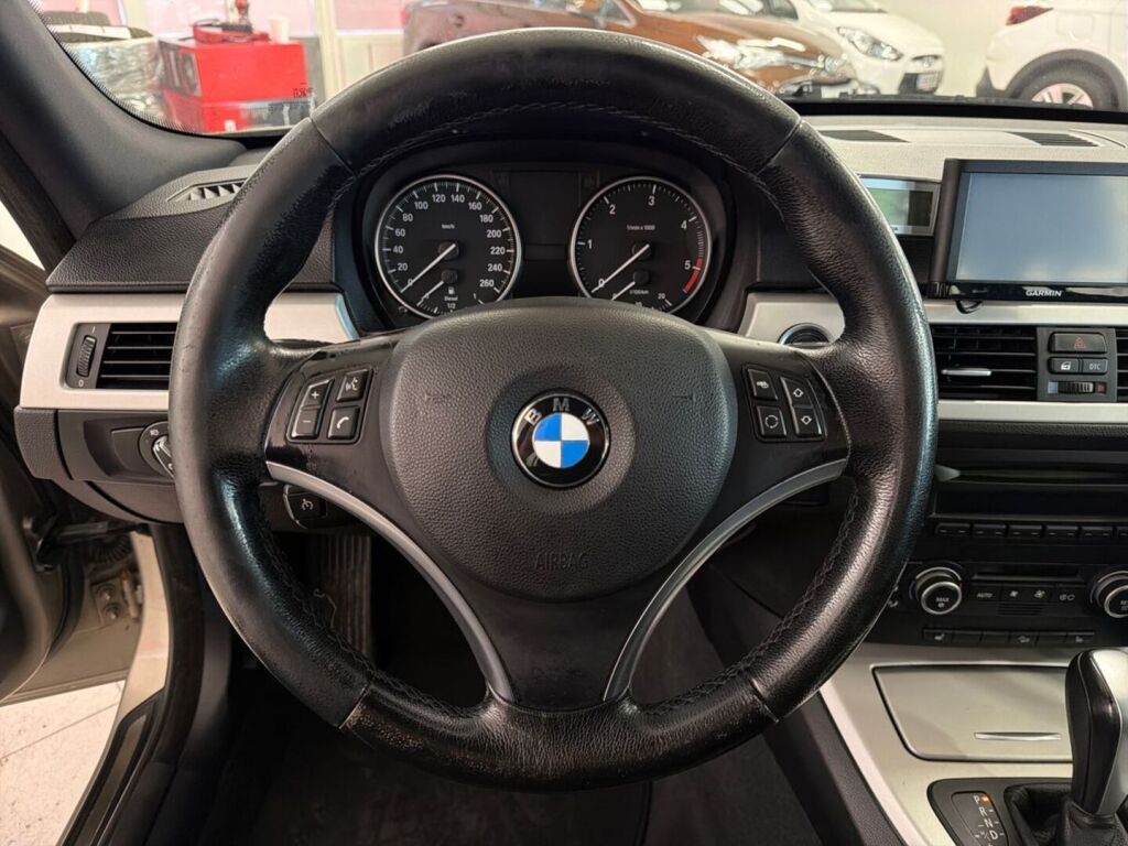 BMW 320 2009 Ruskea (beige)