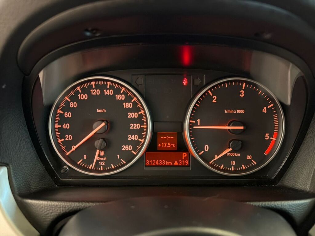 BMW 320 2009 Ruskea (beige)