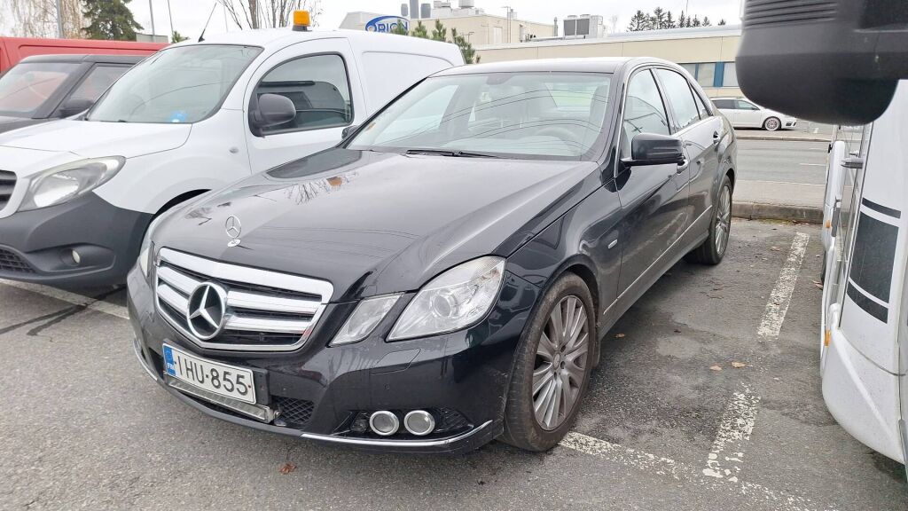 Mercedes-Benz E 2009 Musta