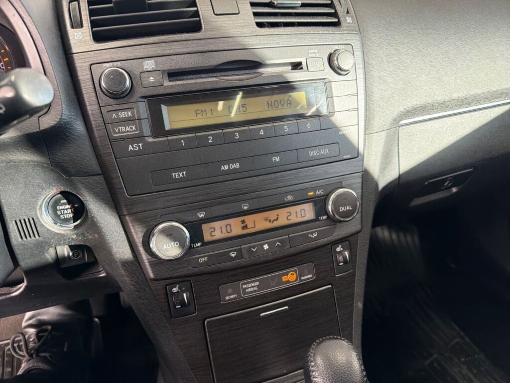 Toyota Avensis 2009 Vihreä