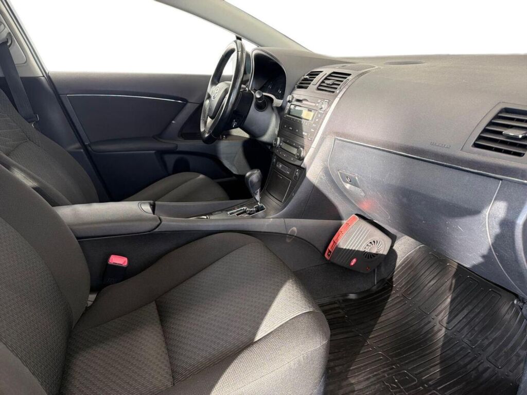 Toyota Avensis 2009 Vihreä