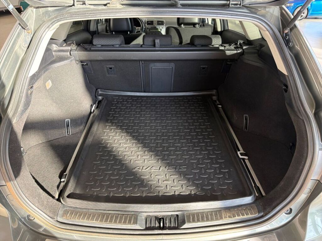 Toyota Avensis 2009 Vihreä