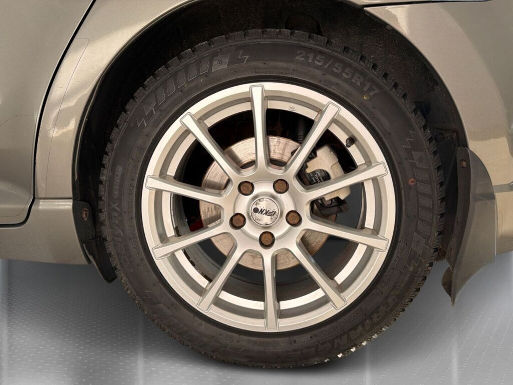 Toyota Avensis 2009 Vihreä