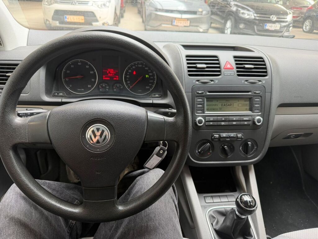 Volkswagen Golf 2006 Punainen