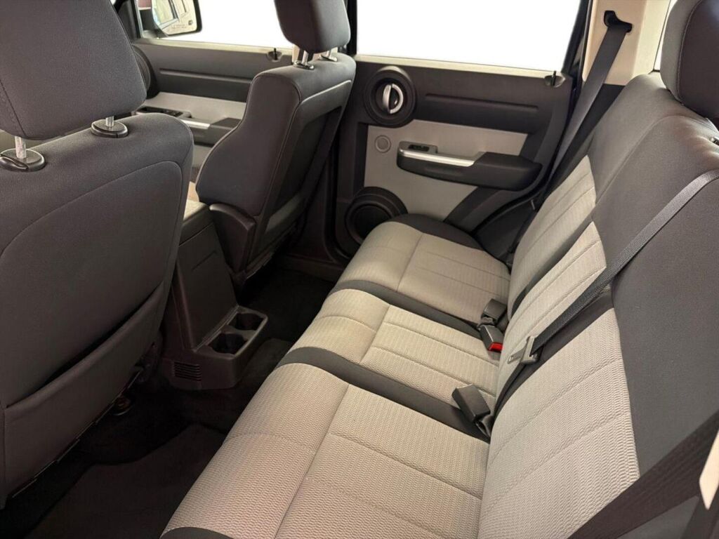 Dodge Nitro 2007 Musta
