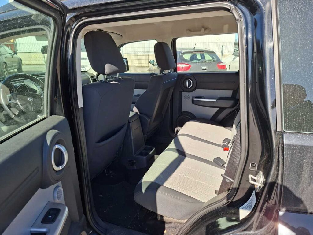 Dodge Nitro 2007 Musta