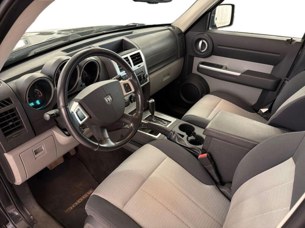Dodge Nitro 2007 Musta