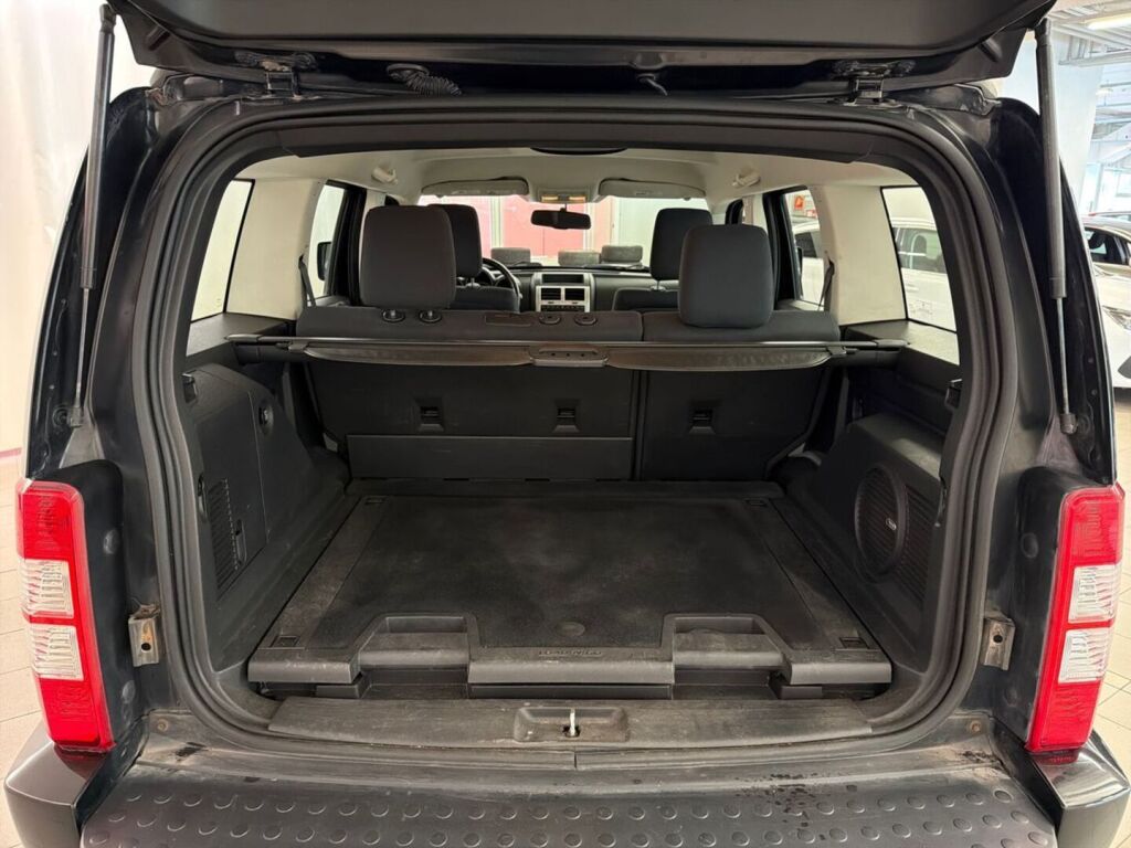 Dodge Nitro 2007 Musta