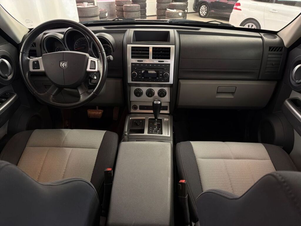 Dodge Nitro 2007 Musta