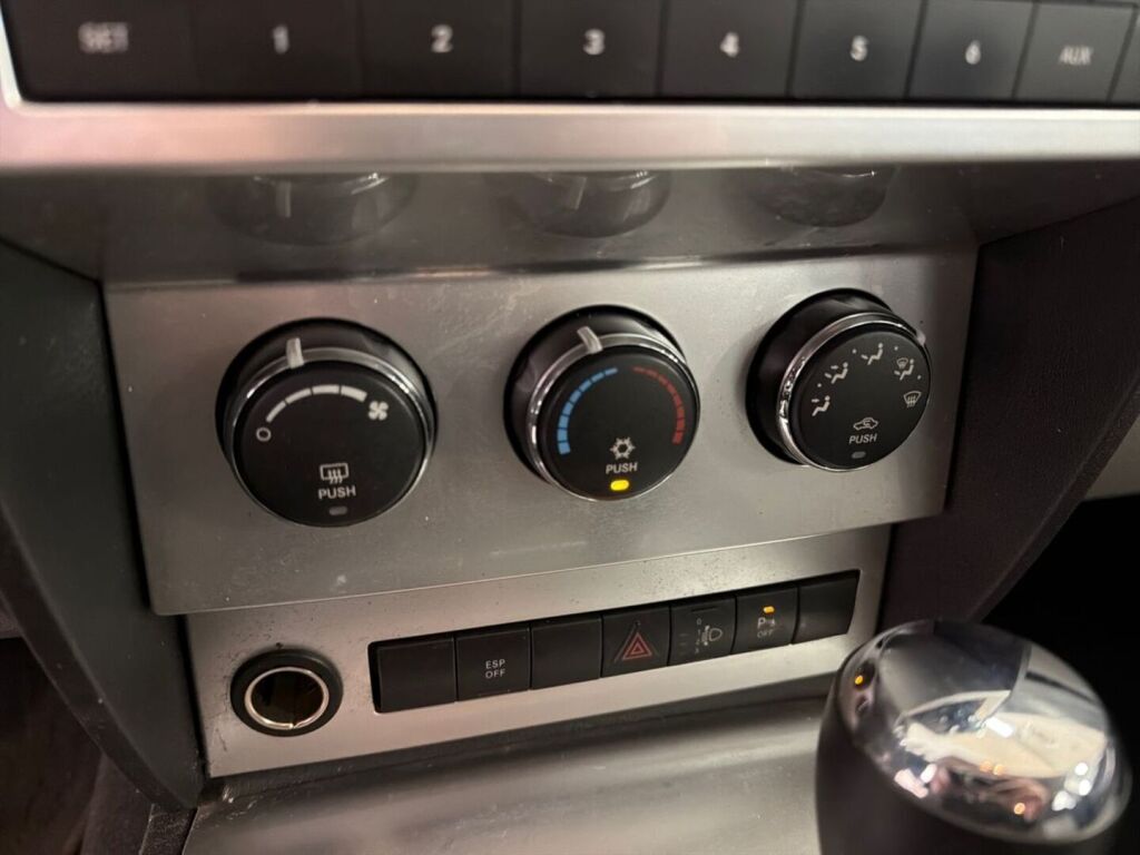 Dodge Nitro 2007 Musta