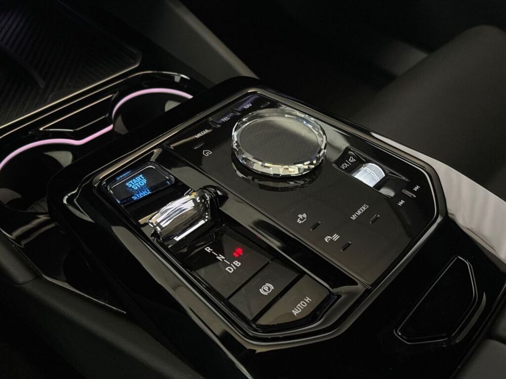 BMW i5 2023 Harmaa