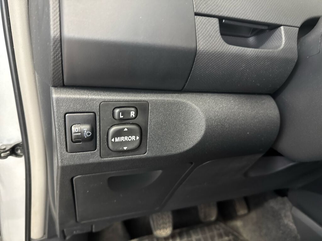 Toyota Yaris 2009 Hopea