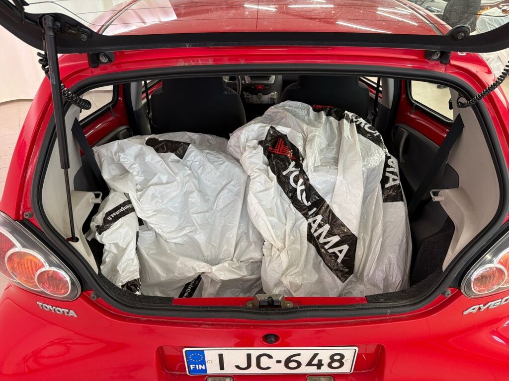 Toyota AYGO 2009 Punainen