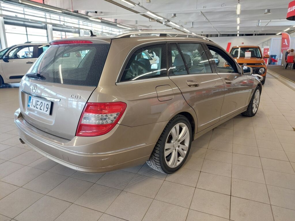 Mercedes-Benz C 2010 Ruskea (beige)