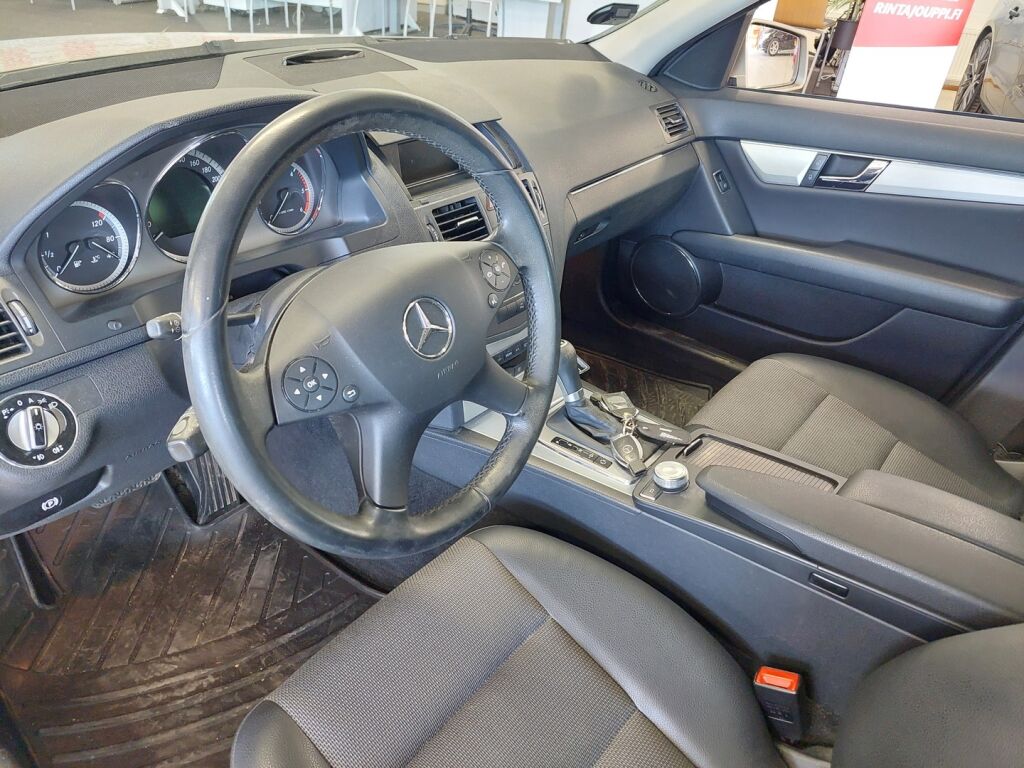 Mercedes-Benz C 2010 Ruskea (beige)