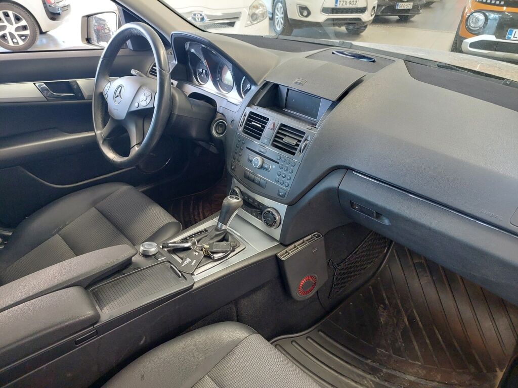 Mercedes-Benz C 2010 Ruskea (beige)