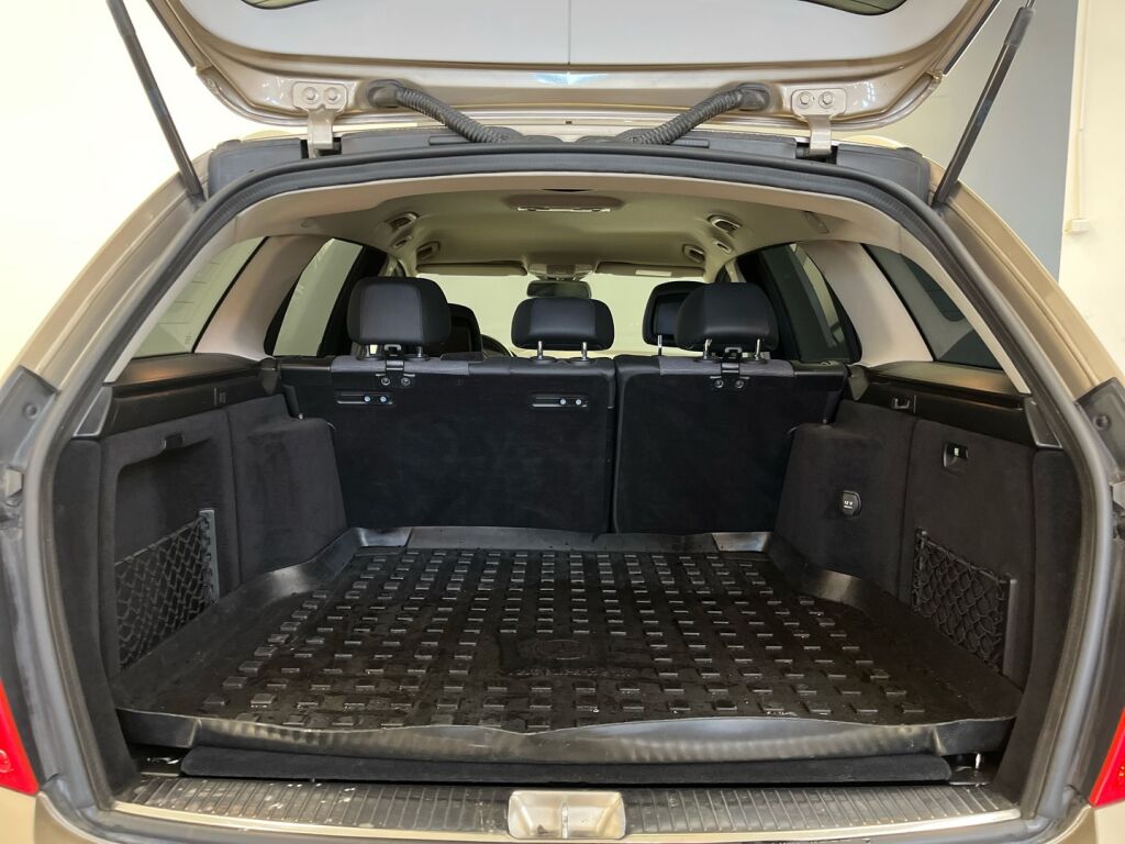Mercedes-Benz C 2010 Ruskea (beige)