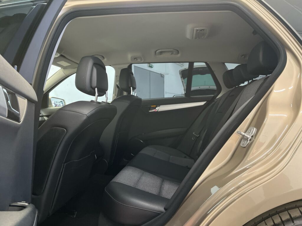 Mercedes-Benz C 2010 Ruskea (beige)