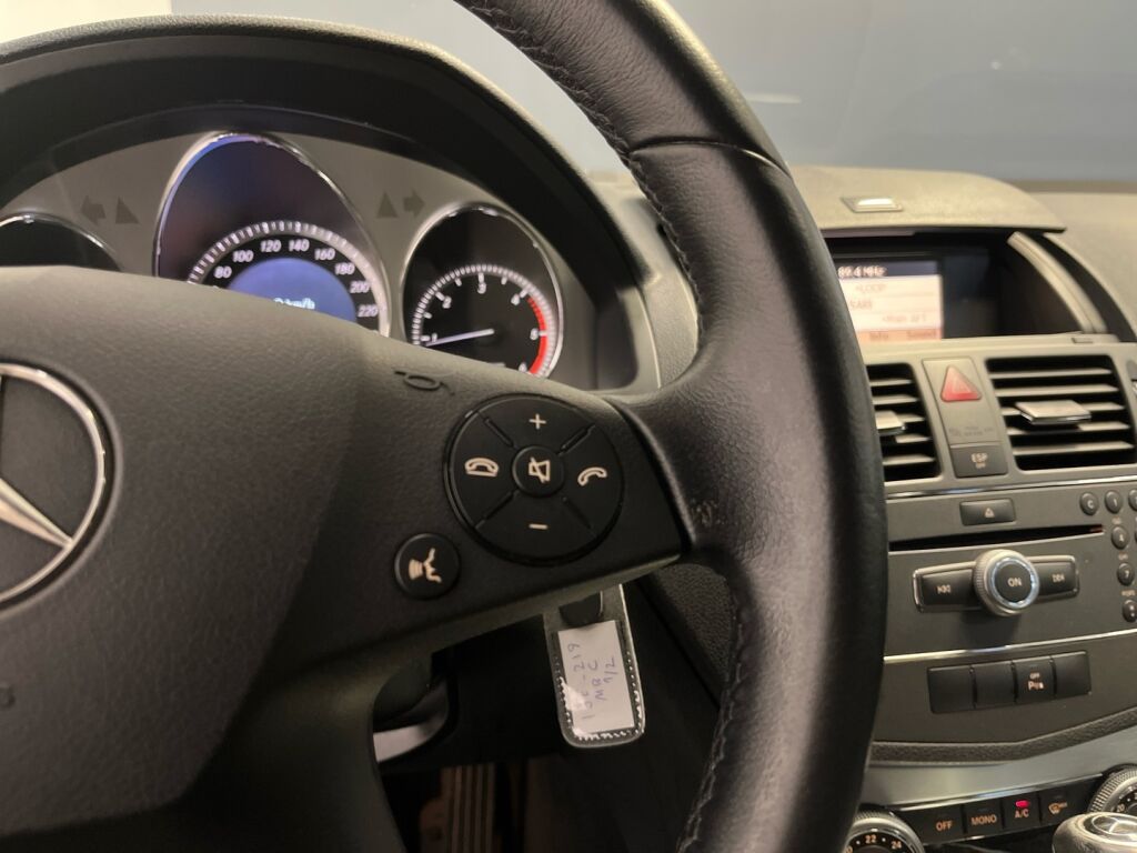 Mercedes-Benz C 2010 Ruskea (beige)