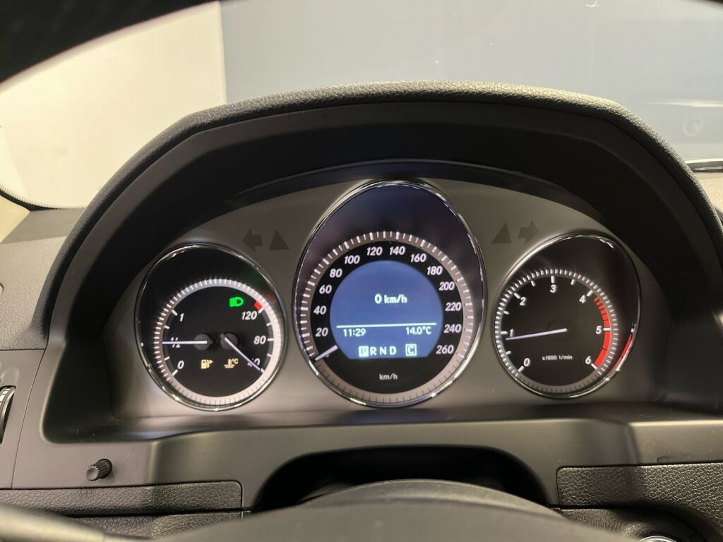 Mercedes-Benz C 2010 Ruskea (beige)
