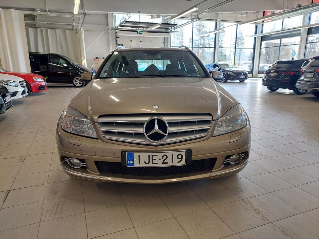 Mercedes-Benz C 2010 Ruskea (beige)