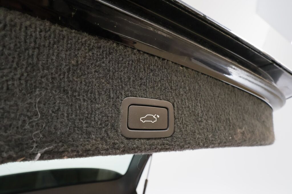 Volvo XC60 2009 Musta