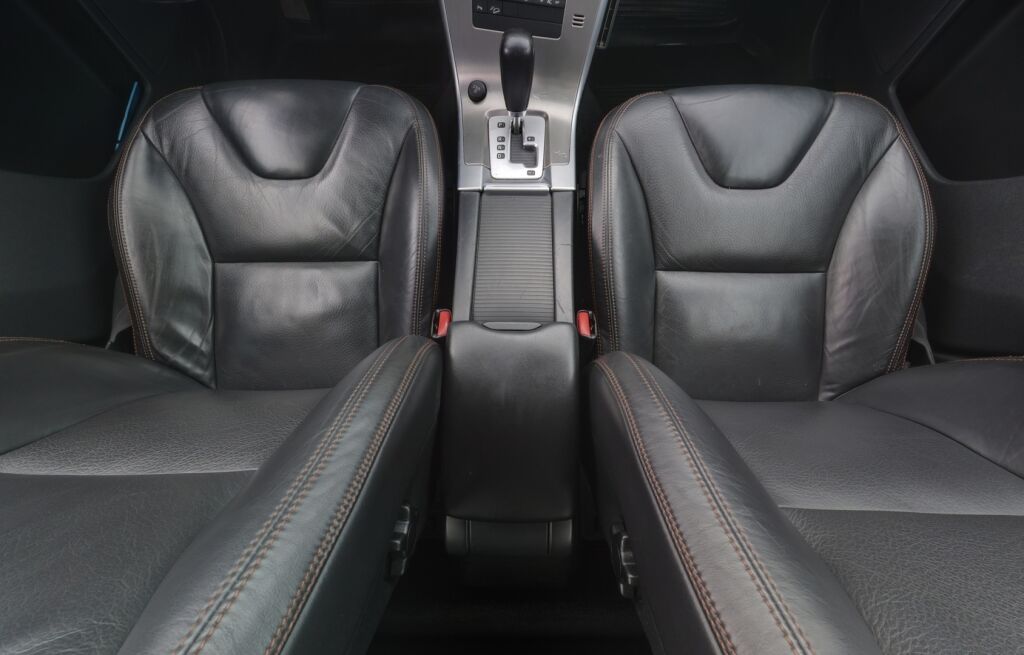 Volvo XC60 2009 Musta