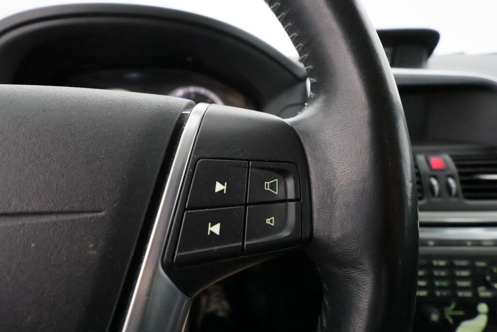 Volvo XC60 2009 Musta