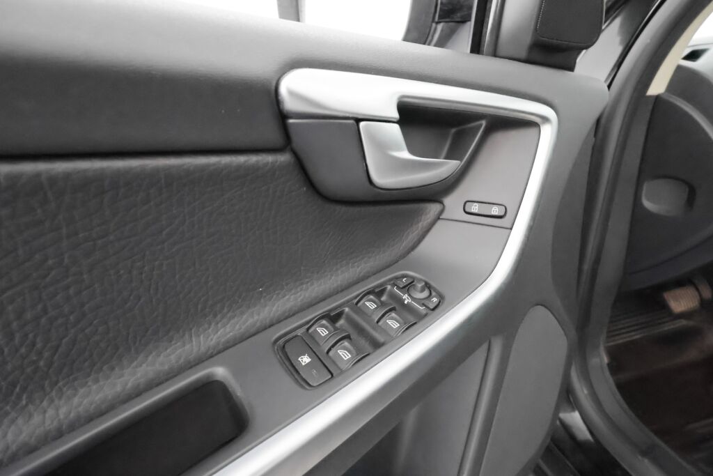 Volvo XC60 2009 Musta