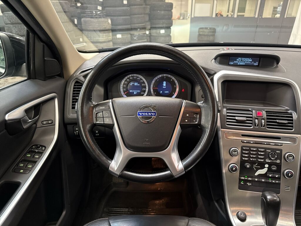 Volvo XC60 2009 Musta