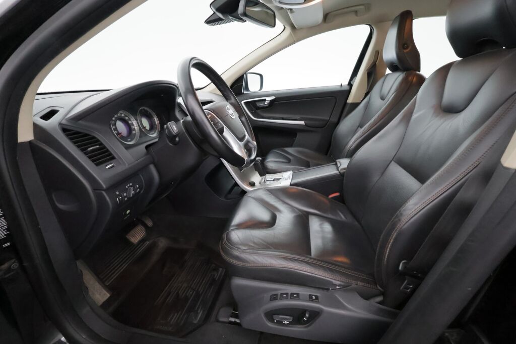 Volvo XC60 2009 Musta
