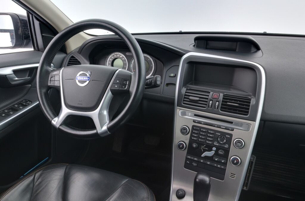 Volvo XC60 2009 Musta