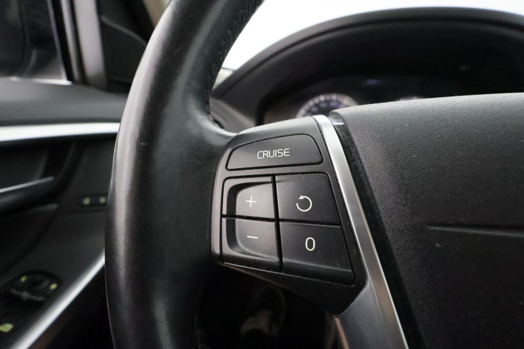 Volvo XC60 2009 Musta