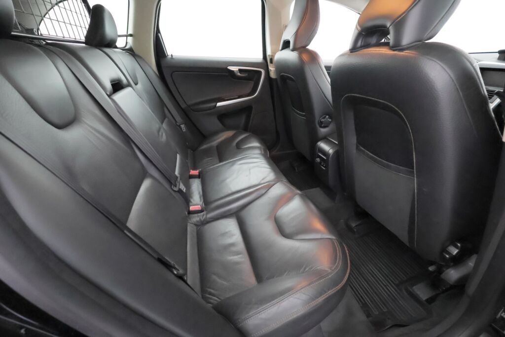 Volvo XC60 2009 Musta