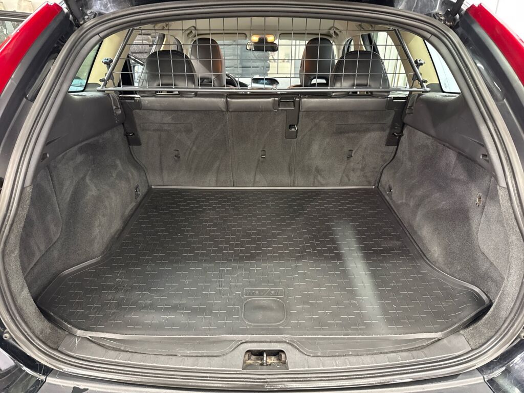 Volvo XC60 2009 Musta
